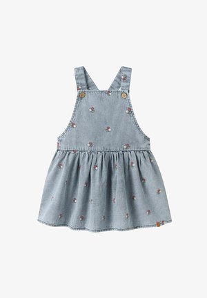 Pichi de mezclilla azul claro con pequeños estampados florales rojos y blancos, tirantes con botones y falda fruncida.