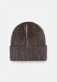 Beanie a strisce marroni e azzurro chiaro, lavorato a maglia con risvolto, caratterizzato da una texture a coste verticali e una vestibilità aderente.