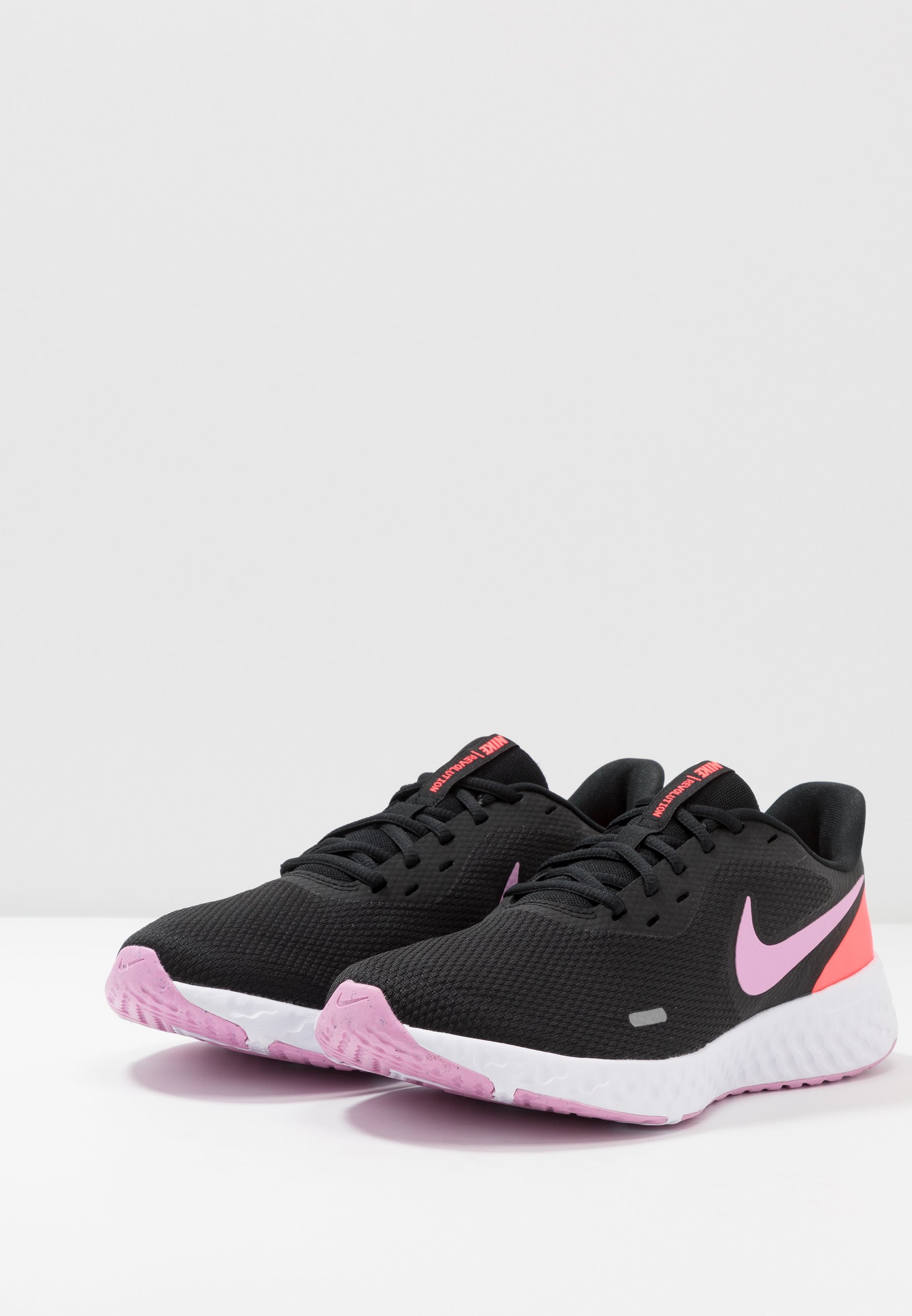 nike revolution 5 pink trainers