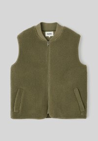Gilet en polaire vert olive avec une fermeture éclair à l'avant, un col arrondi et deux poches avant. Texture douce avec un design décontracté.
