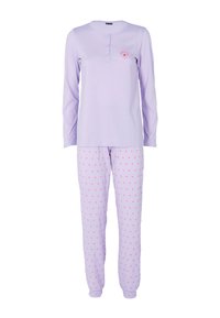 Maglietta da pigiama a maniche lunghe color lilla con bottoni e un emblema floreale, abbinata a pantaloni da pigiama lilla con pois rosa.