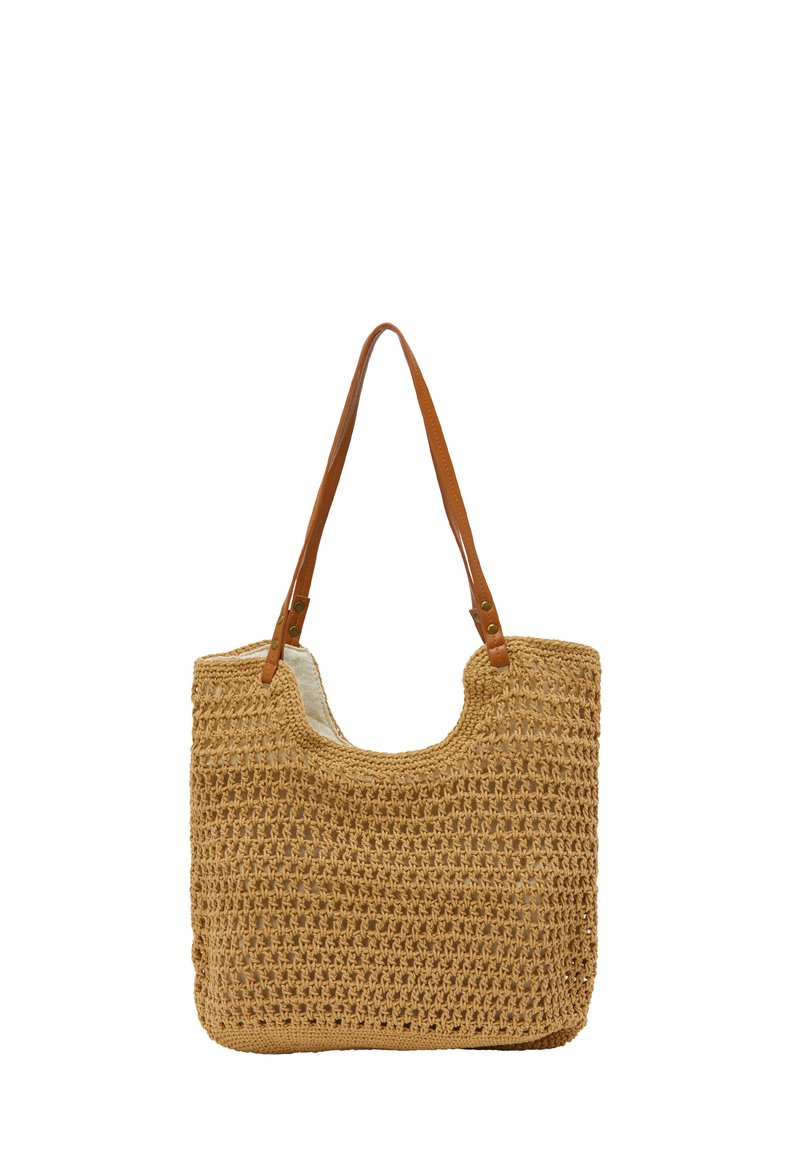 Vävd halm tote bag med bruna läderaxelremmar, öppen topp och en strukturerad design. Har ett oinrett interiör i neutral färg.