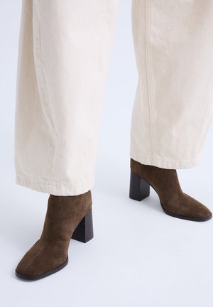 Exé, CARLA-625 - Botines de tacón - taupe
