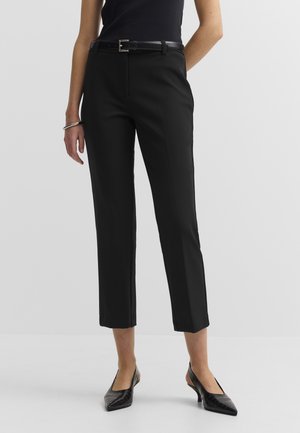 bugatti, BUGATTI DAMEN FREIZEITHOSE STRETCH SCHLANKE FORM - Stoffhose - schwarz