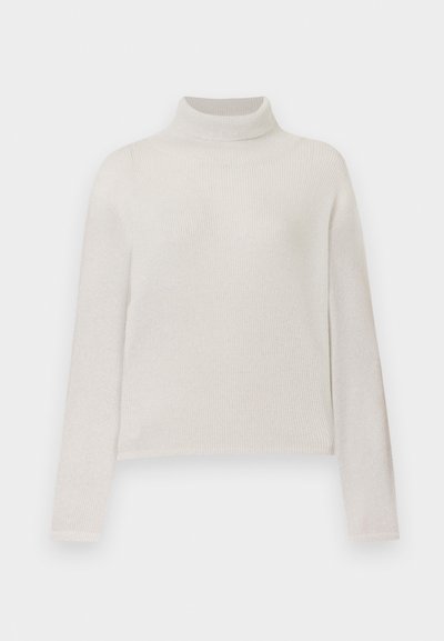 Pull à col roulé beige clair avec texture côtelée, manches longues et silhouette ajustée. Matière douce avec un éclat subtil.