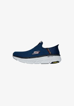 Slip-on sneakers in diepblauwe mesh met een textuur bovenkant, witte gevoerde zool en zwarte accenten met een 'S' logo en Goodyear branding.