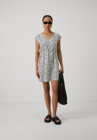 JDY JDYOLIVIA V NECK DRESS DIA - Dnevna haljina - white