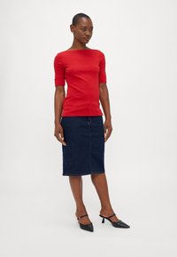 Lauren Ralph Lauren Petite STRETCH COTTON BOATNECK TEE - Navadna majica - festive red
