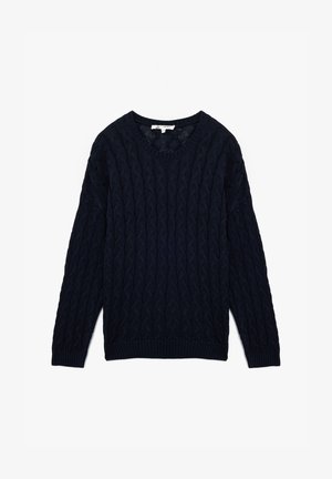 Laine sweater sininen neulepaita, jossa on kaapeli kuosi, pyöreä pääntie sekä ribbaus hihansuissa ja helmassa. Valmistettu teksturoidusta materiaalista.