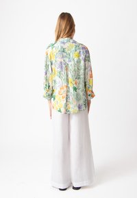 Thumbnail Image 3