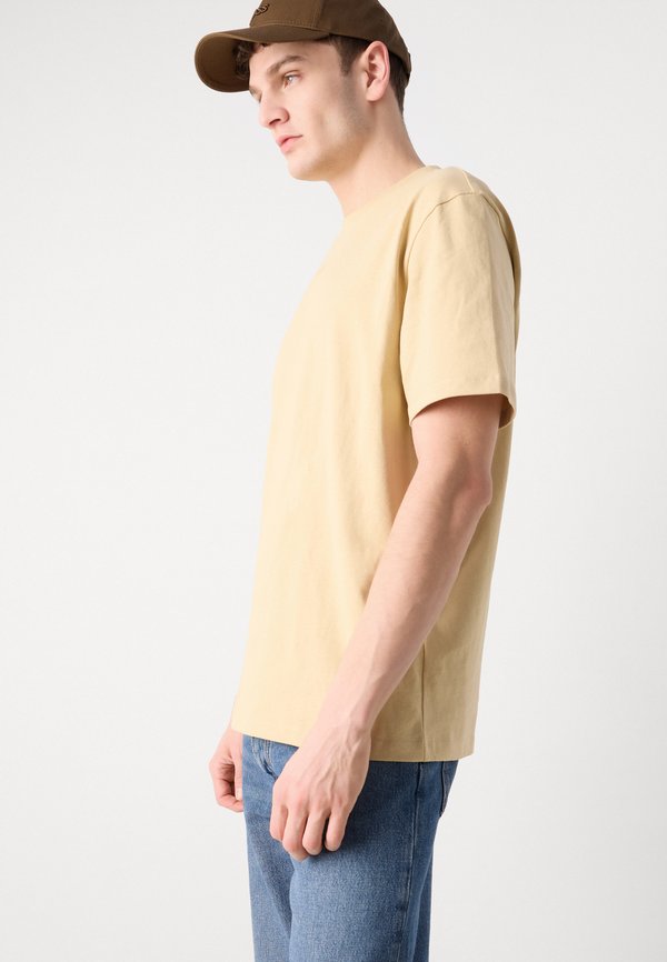 DAPOLINO - Basic T-shirt - beige2
