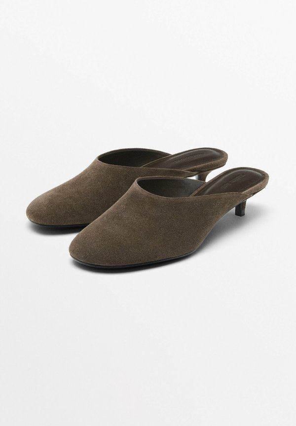 SPLIT - Mules - sand2