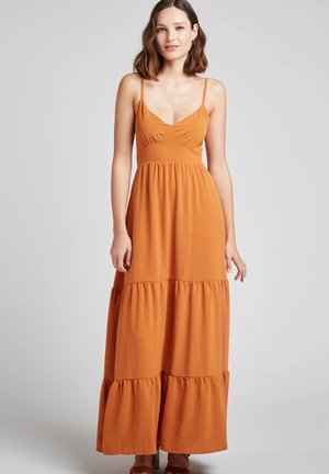Robe maxi orange, avec des bretelles spaghetti réglables, un corsage ajusté et un ourlet à volants en couches. Tissu doux et léger avec une texture lisse.