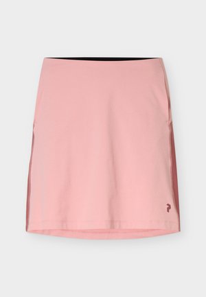 Ασημένια ροζ αθλητική φούστα μέχρι το γόνατο με ίσια κοπή και πιο σκούρα ροζ πλαϊνά πάνελ, παρουσιασμένη σε απλό φόντο.