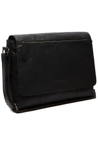 Borsa a tracolla in pelle nera con chiusura a ribalta, tasca anteriore con cerniera e tracolla regolabile. Caratterizzata da una texture liscia e da un design minimalista.