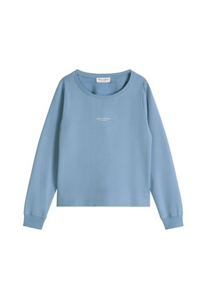 Hellblaues Langarmshirt mit Rundhalsausschnitt und kleinem weißen "Marc O'Polo"-Logo mittig auf der Brust.