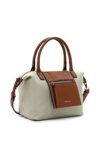 Borsa beige realizzata in materiale sintetico liscio con dettagli in pelle marrone. Presenta manici corti, una tracolla rimovibile e una tasca frontale con zip.
