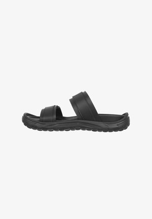 Sorte sandaler med to brede stropper, fremstillet af syntetisk materiale, med en struktureret sål for godt greb og komfort. Letvægtsdesign.