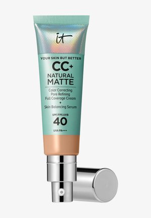 Tube van IT Cosmetics Your Skin But Better CC+ Natural Matte crème met SPF 40, kleurcorrigerend, porieverfijnend en huidbalancerend serum.