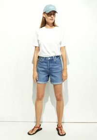 ARMEDANGELS SHEAARI - Jeans Shorts - blue
