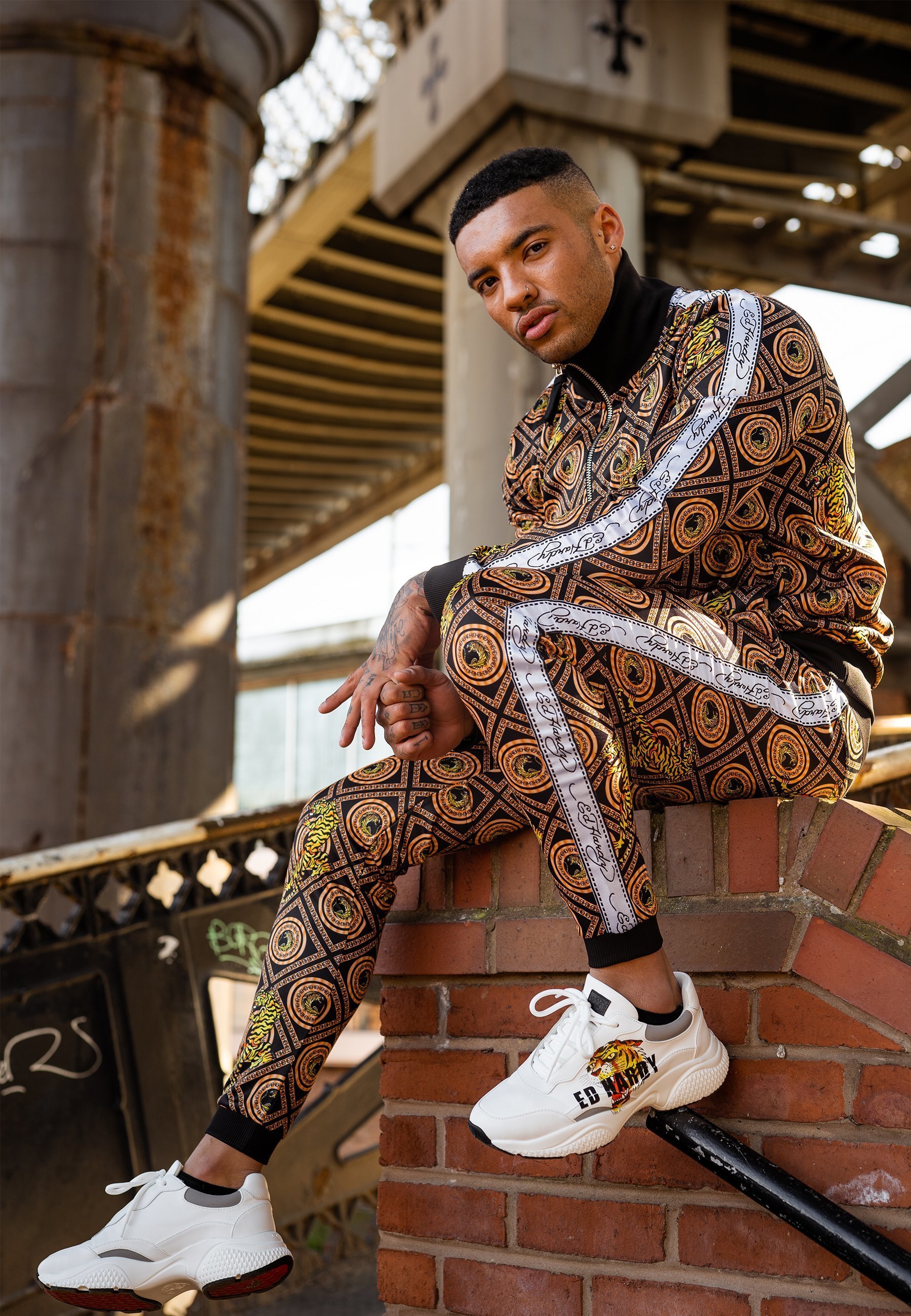 Ed Hardy TIGER CROUCH BAROQUE TRACK 