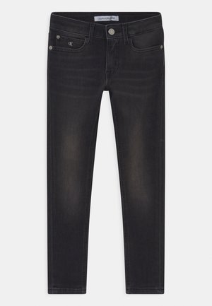 Jeans neri slim fit in denim con chiusura frontale a bottone e zip, cinque tasche e sfumature leggere sulle cosce.