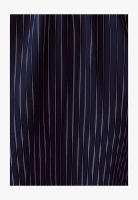 Valimata, navy pinstripe