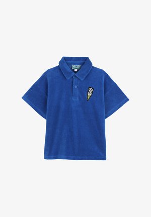 Blauw polohemd van badstof met korte mouwen en dubbele pandagezichten op een patch van een ijsje op de linkerborst.