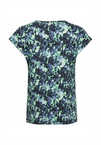 Camisa de manga corta con un patrón multicolor en azul marino, verde y azul claro. Tejido ligero con un ajuste relajado y cuello redondo.