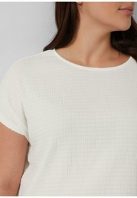Witte textuur korte mouwen blouse met een ronde halslijn, voorzien van subtiele verticale strepen en een ontspannen pasvorm.