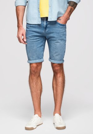 Ombre WITH ROLLED-UP - Shorts vaqueros - light blue