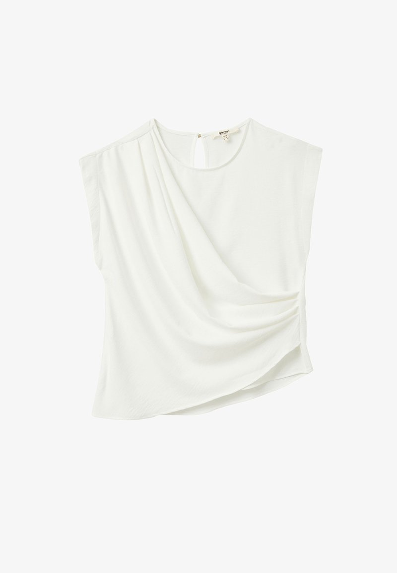 Blusa bianca a maniche corte con dettaglio drappeggiato sul fronte, texture morbida e schiena aperta con chiusura a bottone sul collo.