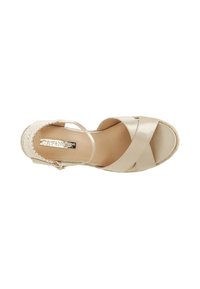 Sandalia espadrille de cuero beige con correas entrelazadas, punta abierta y tacón de yute trenzado. Incluye correa ajustable en el tobillo y plantilla acolchada.