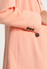 Dorothy Perkins Blejzr - light yellow