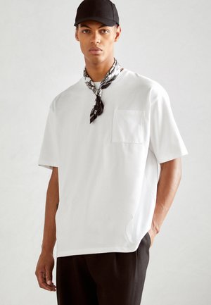 CORE 3 CROSSES LOOSE FIT POCKET  - Basic T-shirt - white