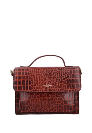 Pruun krokodillinahast käekott koos ülemise sangaga ja esipaneeliga klapiga, millel on väike metallist logodekoratsioon.
