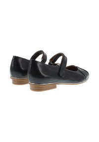 Scarpe in pelle nera con punta rotonda, tacco basso e chiusura con cinturino. Presentano una finitura liscia e un interno marrone in contrasto.