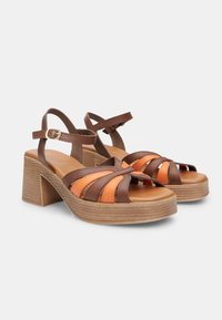 Bata Sandaalit nilkkaremmillä - brown