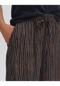OPUS WIDE LEG  MANILO STRIPE - Broek - coal blue
