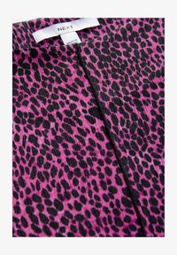 Valitud, pink animal print