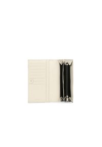 Portafoglio in pelle crema con più scomparti per carte, due compartimenti con zip e una chiusura a scatto. Texture liscia con una discreta brandizzazione.
