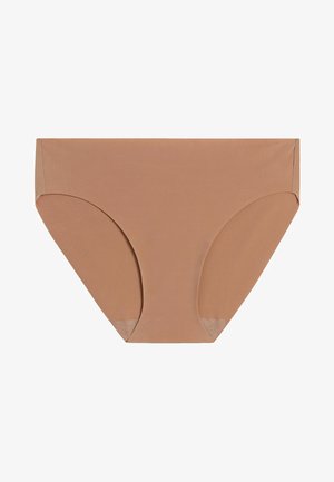 Beżowe majtki bikini wykonane z gładkiego, elastycznego materiału; średni stan i pełne pokrycie. Brak widocznych szwów i zdobień.