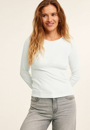 - Bluzka z długim rękawem