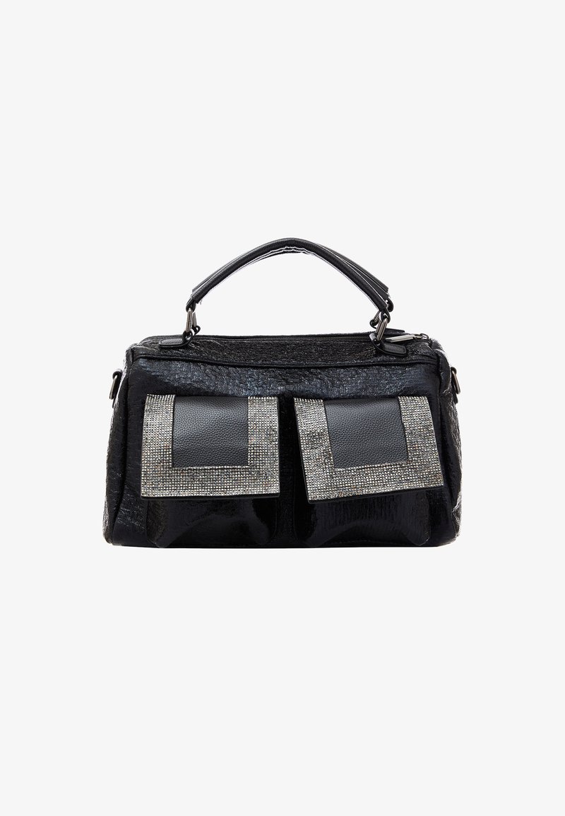 Sac à main noir avec une texture brillante, présentant deux poches avant encadrées de strass, un design structuré et une poignée supérieure.