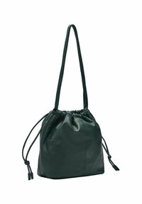 Zielona skórzana torba na sznurku o gładkiej teksturze, z regulowanym paskiem i ściąganym zamknięciem u góry. Posiada prosty design i praktyczny rozmiar.