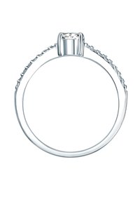 Anello in oro bianco con una grande pietra preziosa quadrata trasparente incastonata in una stelo sollevato. La fascia presenta un design intrecciato con piccoli accenti.
