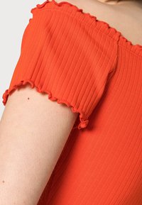 Monki Camiseta estampada - orange