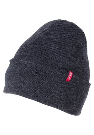 Bonnet en tricot gris foncé avec revers retourné et petite étiquette rouge avec le logo Levi's sur le côté.