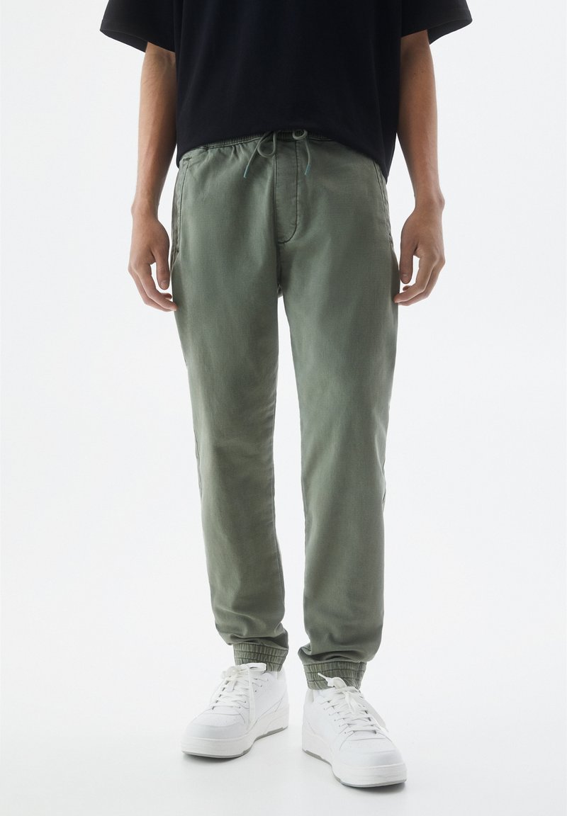 PULL&BEAR SOFTJOGGING Tracksuit bottoms khaki Zalando