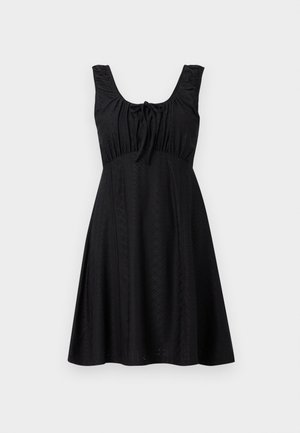 Rochie neagră cu un corset ajustat, bretele pliate și o fustă evazată. Materialul are un model texturat subtil și un detaliu cu sfoară în față.